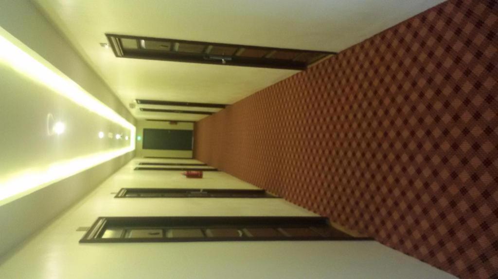 Virati Hotel Yangon Ngoại thất bức ảnh