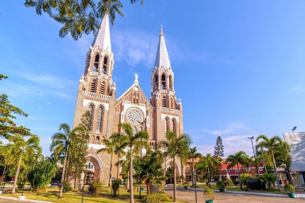 Virati Hotel Yangon Ngoại thất bức ảnh