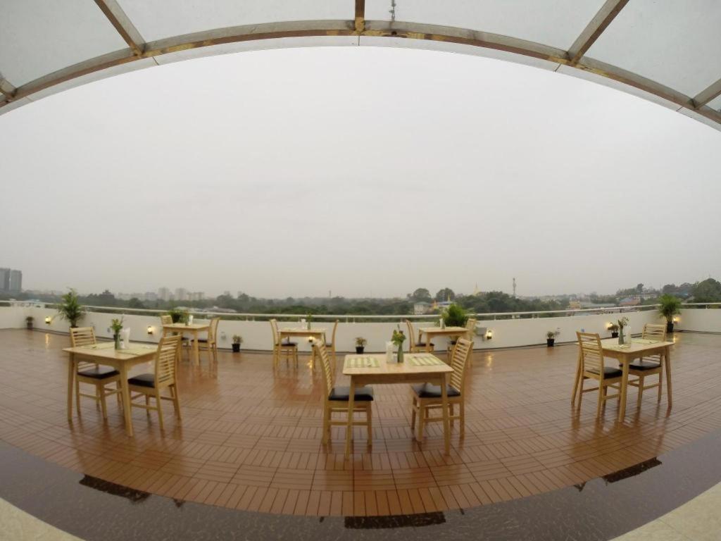 Virati Hotel Yangon Ngoại thất bức ảnh
