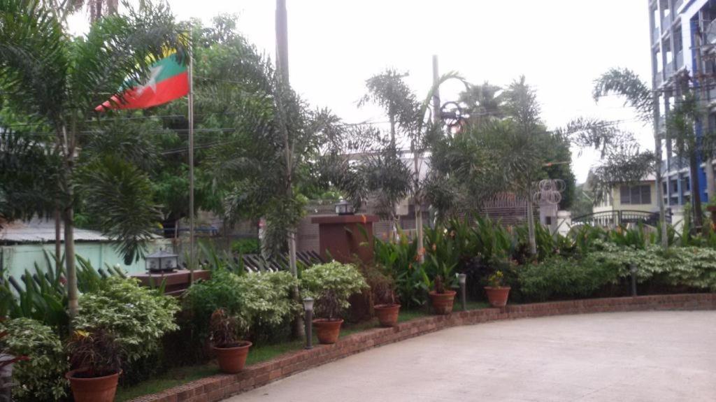 Virati Hotel Yangon Ngoại thất bức ảnh