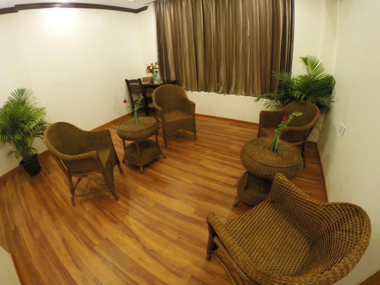 Virati Hotel Yangon Ngoại thất bức ảnh
