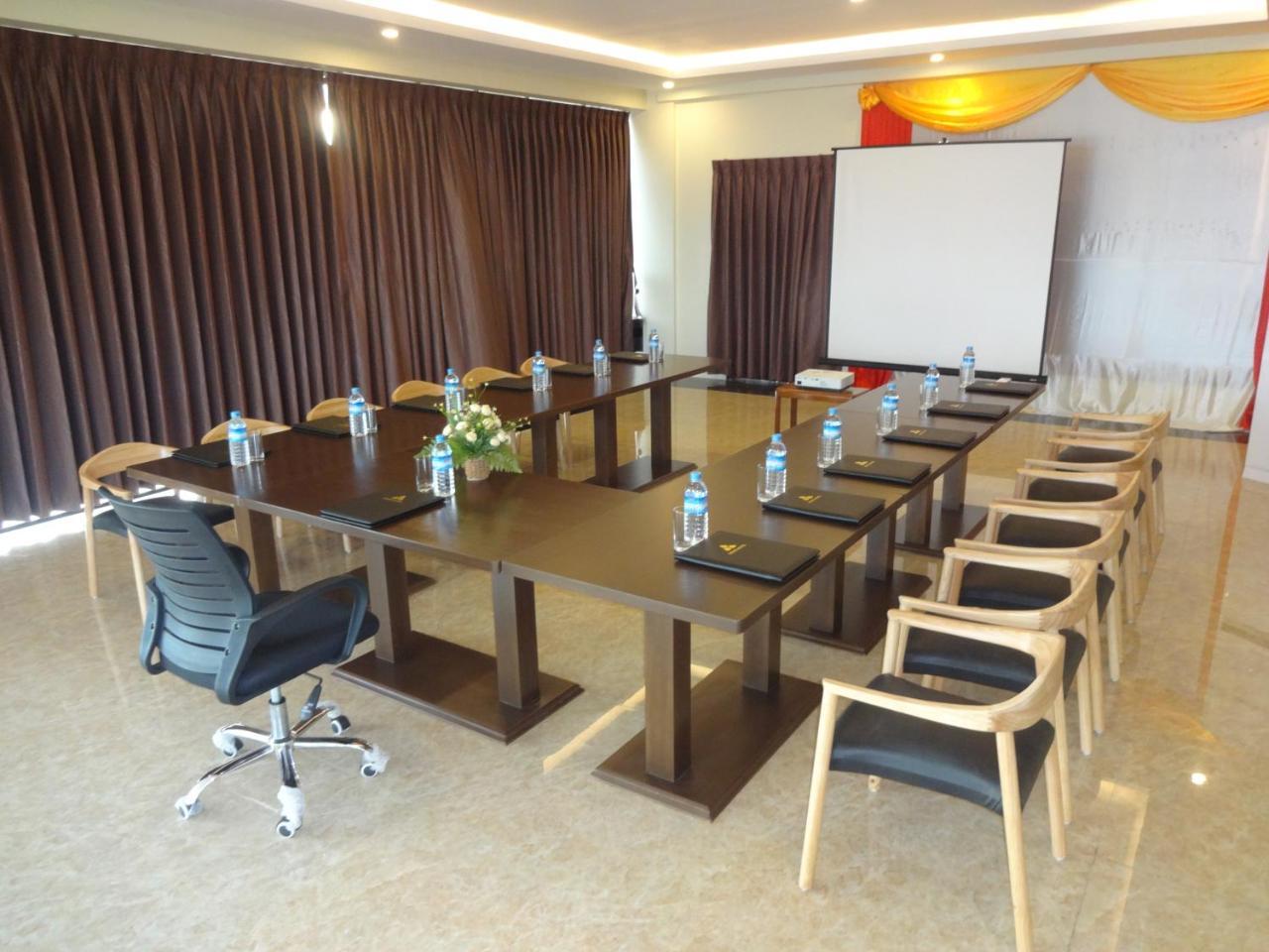 Virati Hotel Yangon Ngoại thất bức ảnh