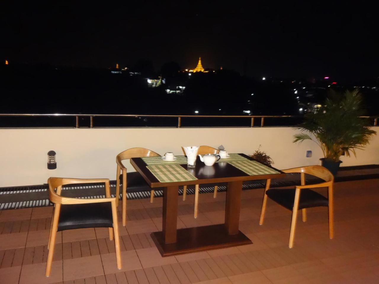 Virati Hotel Yangon Ngoại thất bức ảnh