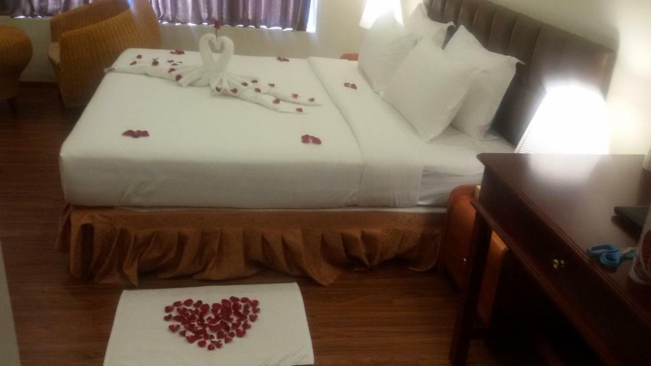 Virati Hotel Yangon Ngoại thất bức ảnh